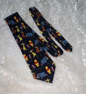 Pooh bear and friends tie Tigger rabbit vintage